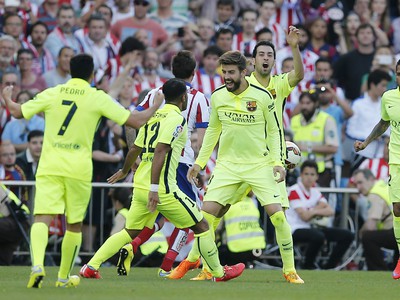 Radosť hráčov Barcelony po triumfe v španielskej lige
