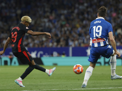 Lamine Yamal strieľa víťazný gól Barcelony