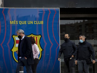 Policajná razia vo vedení FC Barcelona