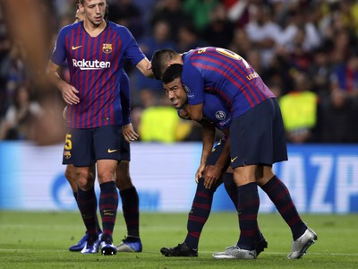 Hráč Barcelony Rafael Rafinha strieľa úvodný gól v zápase B-sk. Ligy majstrov FC Barcelona - Inter Miláno