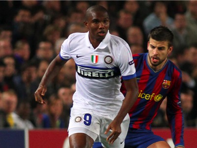 Samuel Eto\'o a Gerard Pique