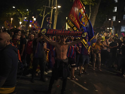 Fanúšikovia Barcelony oslavujú zisk ligového titulu 