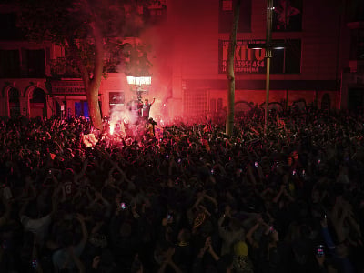 Fanúšikovia Barcelony oslavujú zisk titulu