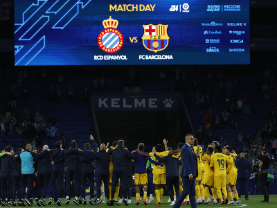 Hráči Barcelony oslavujú zisk ligového titulu