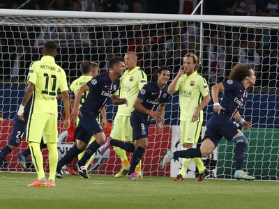 David Luiz sa raduje z gólu so spoluhráčmi
