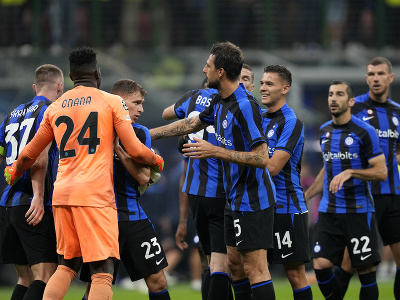 Futbalisti Interu Miláno sa radujú z výhry nad FC Barcelonou