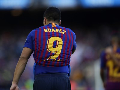 Luis Suárez sa raduje so spoluhráčmi
