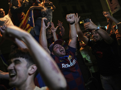 Fanúšikovia Barcelony oslavujú zisk ligového titulu