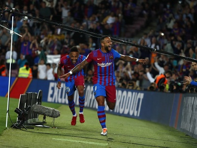 Memphis Depay oslavuje gól Barcelony