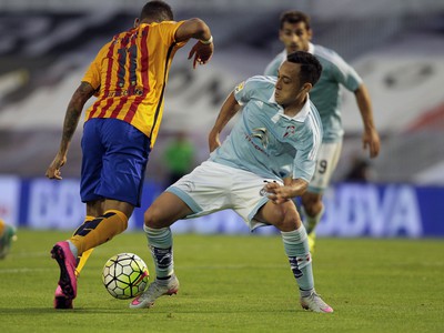 Neymar a Orellana v súboji o loptu