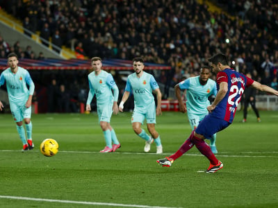 Hráč Barcelony Ilkay Gündogan nepremieňa penaltu