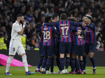 Hráči Barcelony oslavujú úvodný gól