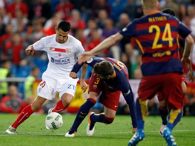 Momentka z finále španielskeho pohára medzi FC Barcelona a Sevilla FC