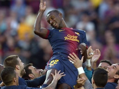 Éric Abidal si po poslednom ligovom dueli užil rozlúčku s Barcelonou 