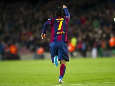 Pedro oslavuje vedúci gól Barcelony