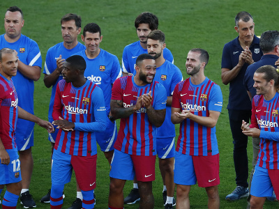 Hráči FC Barcelona pred začiatkom súboja