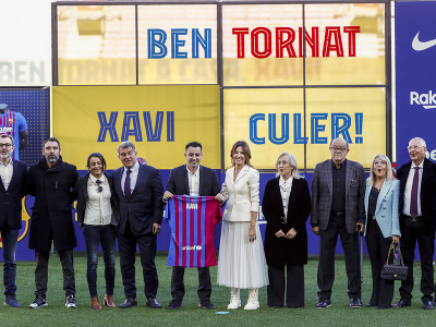 Nový tréner futbalistov FC Barcelona Xavi Hernández má za sebou veľkolepé privítanie na Camp Nou