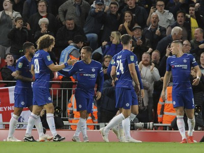 Radosť hráčov Chelsea po góle Edena Hazarda