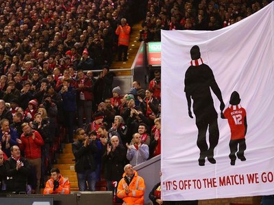 Symbolický nápis fanúšikov Liverpoolu It's off to the match we go