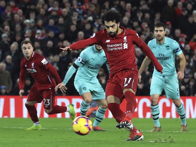 Mohamed Salah dáva z penalty štvrtý gól Liverpoolu