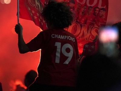Fanúšikovia Liverpoolu oslavujú titul