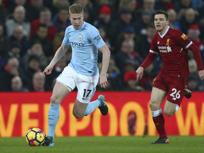 Kevin de Bruyne a Andrew Robertson