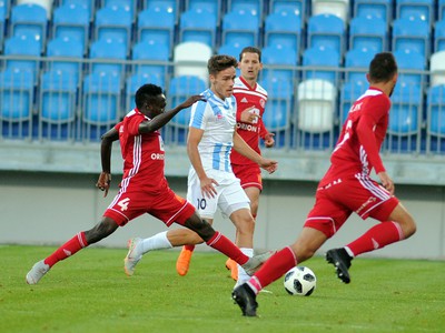 Andrej Fábry z FC Nitra v súboji