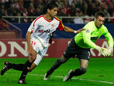Renato Dirnei a brankár Allan McGregor
