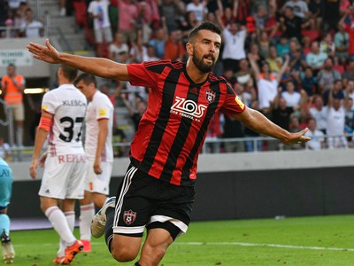 Boris Godál z FC Spartak Trnava sa teší po druhom góle