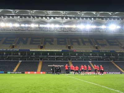 Futbalisti a realizačný tím Spartaka počas tréningu pred záverečným zápasom 6. kola H-skupiny Európskej konferenčnej ligy (EKL)