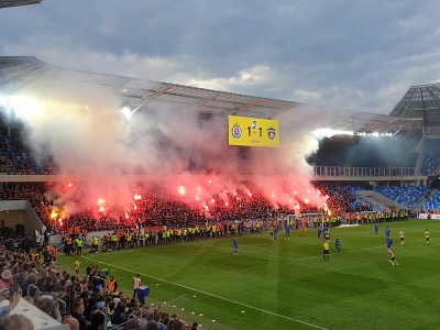 Pyrotechnika fanúšikov na tribúnach prerušila pohárové finále Slovnaft Cupu