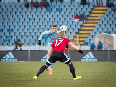 Zľava: Filip Oršula z ŠK Slovan a Peter Čögley z FC Spartak Trnava