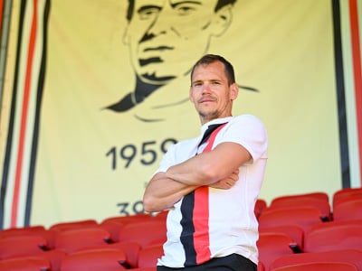 Martin Mikovič podpísal v