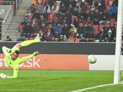 Na snímke brankár Ludogorca Sergio Padt inkasuje gól 