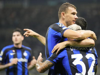 Futbalisti Interu Miláno oslavujú gól