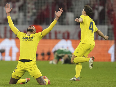 Futbalisti Villarealu oslavujú víťazstvo