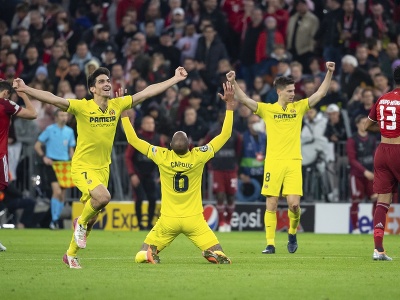 Na snímke hráči Villarrealu oslavujú víťazstvo