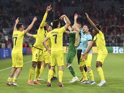 Na snímke hráči Villarrealu oslavujú výhru