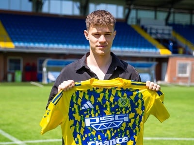 Adam Gaži sa stal