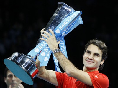 Roger Federer s trofejou