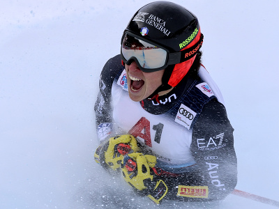 Talianska lyžiarka Federica Brignoneová sa teší v cieli super-G Svetového pohára v alpskom lyžovaní v rakúskom stredisku St. Anton