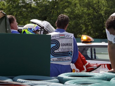 Felipe Massa počas prevozu po ťažkej havárií v Maďarsku, 25.7. 2009 