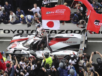 Toyota Gazoo Racing Team oslavuje