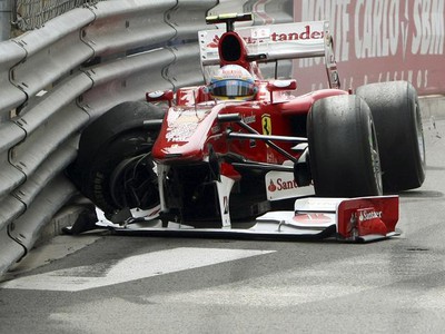 Fernando Alonso zdemoloval svoje Ferrari