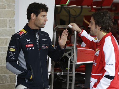 Mark Webber a Fernando Alonso