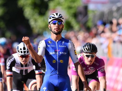 Fernando Gaviria sa teší z ďalšieho etapového triumfu
