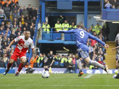 Fernando Torres dáva gól