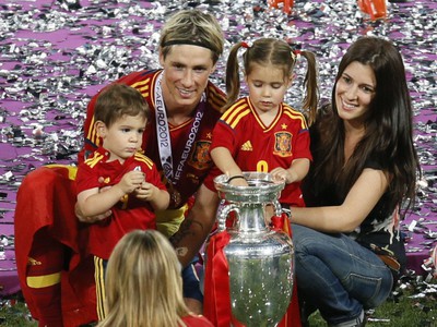 Fotografia do rodinného albumu: Torres, manželka Olalla a deti Nora a Leo