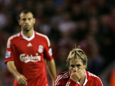 Sklamaný Fernando Torres počas zápasu proti Aston Ville