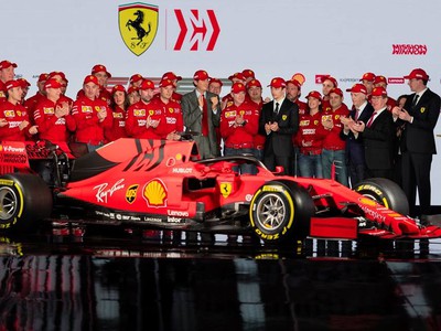 Tím Ferrari predstavil nový